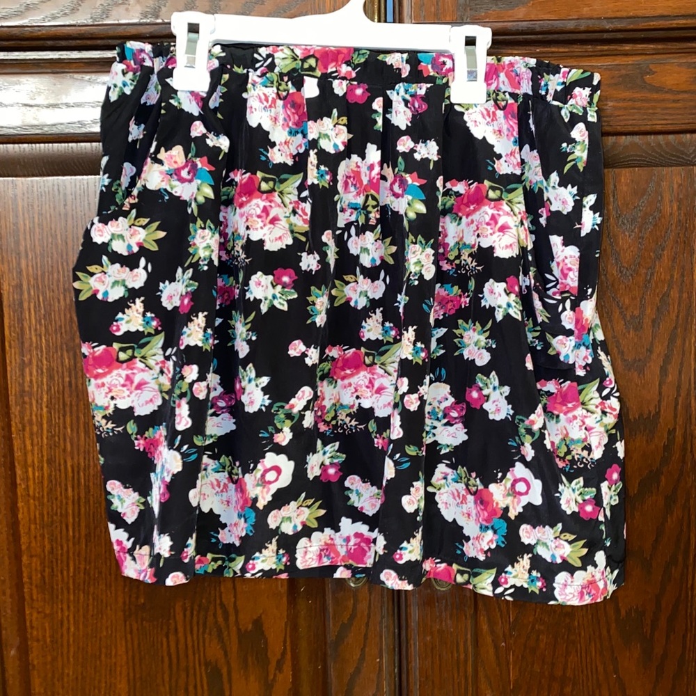 Floral skirt from Urban Outfitters with pockets!
